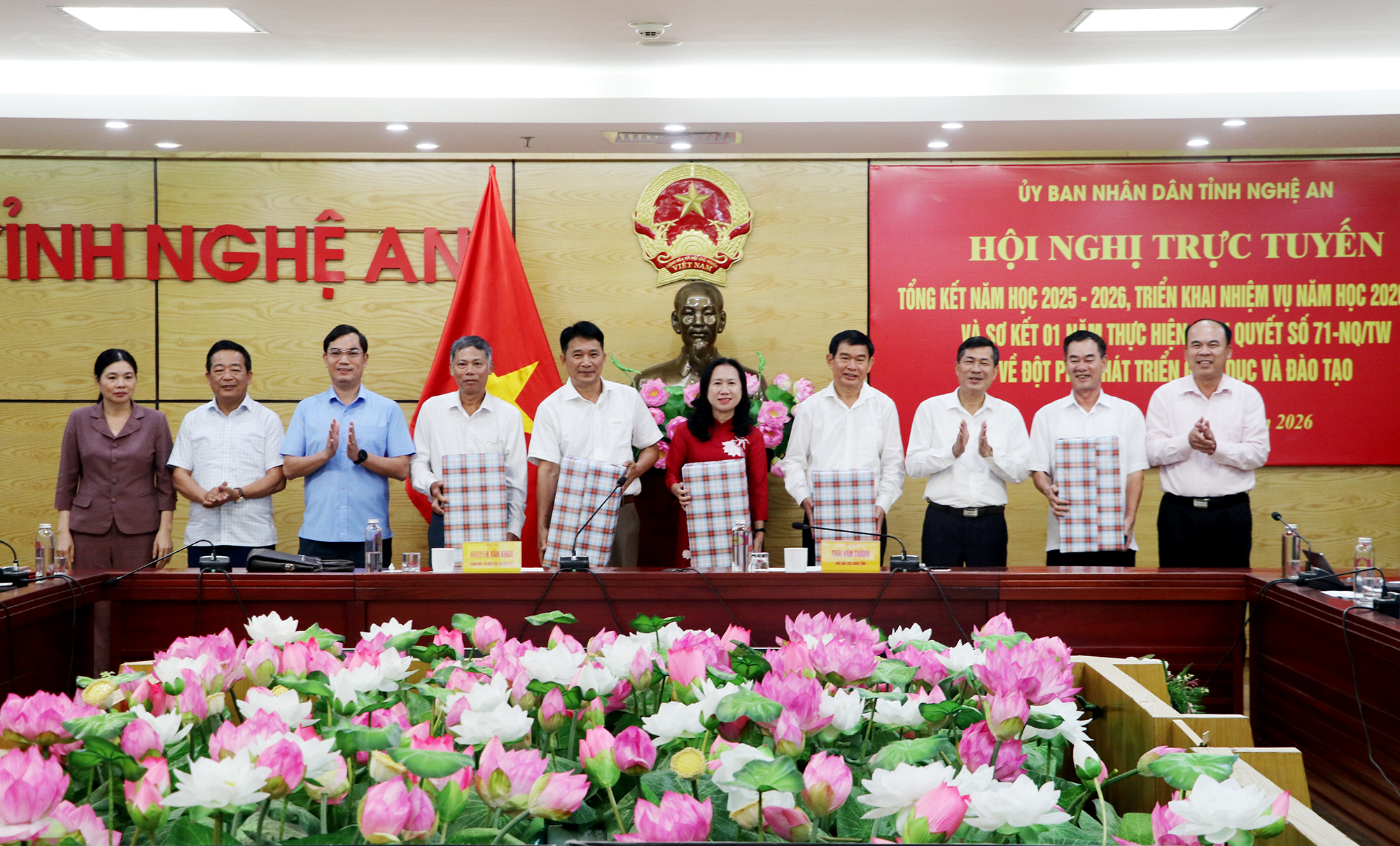 Anh-tin-bai